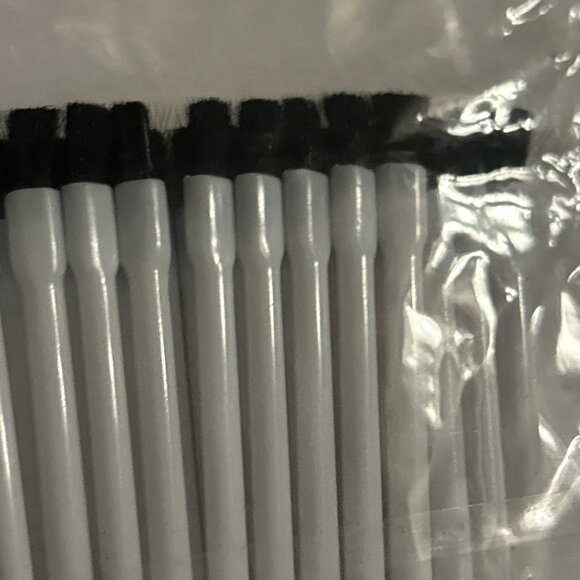 Lot Of Make-up Consultant Beauty Sample Brushes For lip & eye brushe Disposable - Picture 10 of 10